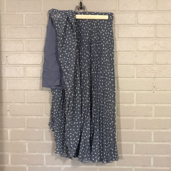 A&F pleated chiffon midi skirt - Picture 5 of 9